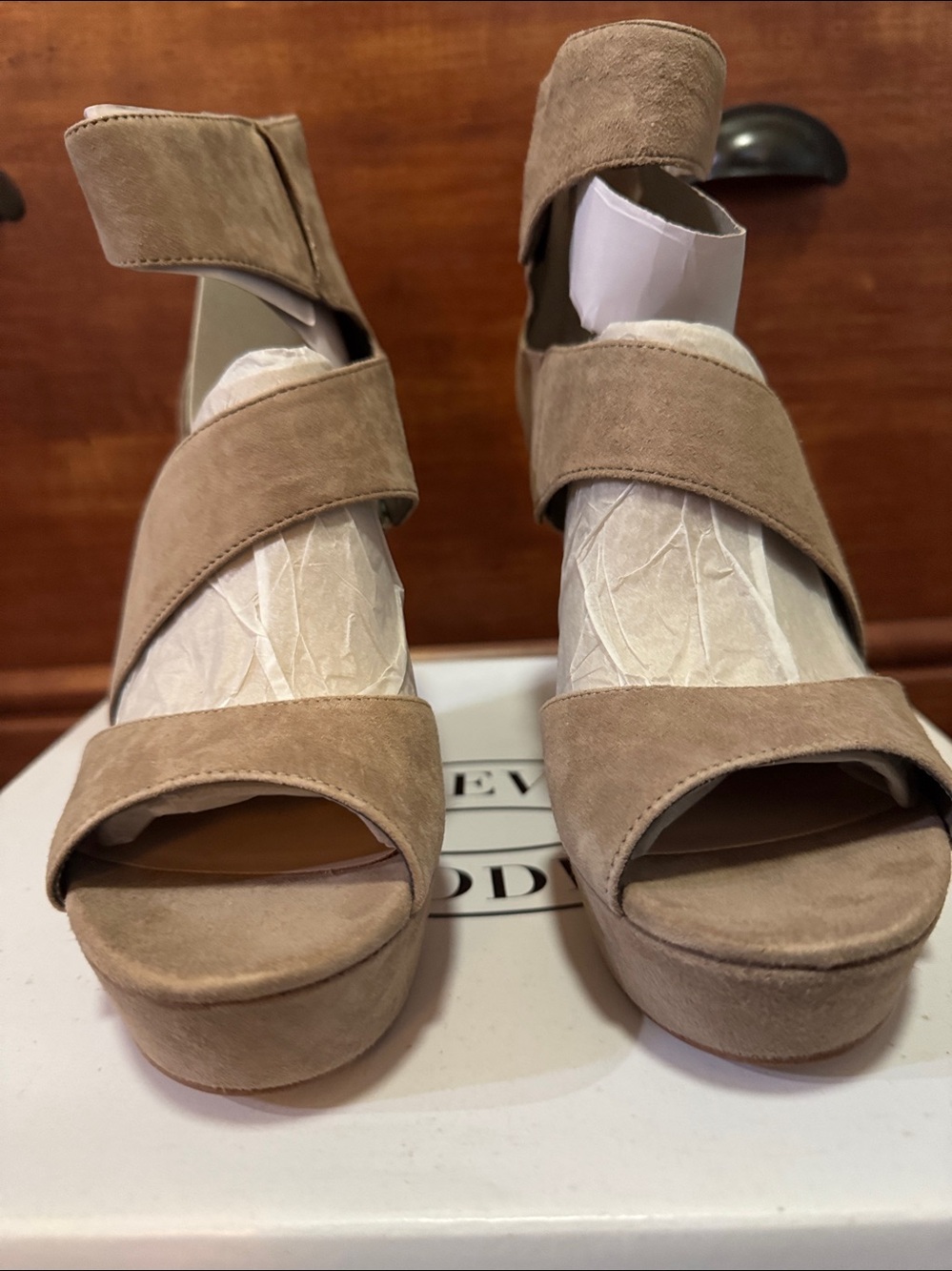 Steve Madden Taupe Suede Essex Platform Wedge NIB - Picture 3 of 7